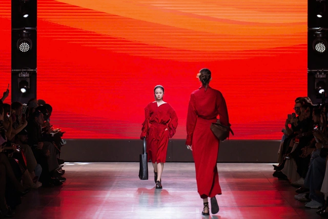 Mẫu Teen Maika Ngọc Khánh sải bước tại tuần lễ thời trang Milan Fashion Week 2025