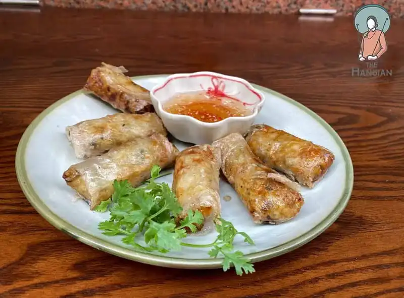 Bữa ăn thời hiện đại không chỉ có duy nhất nhiệm vụ để lấp đầy Nghi Thức Thưởng Thức: “Học Cách Chậm Lại Giữa Phố Thị”